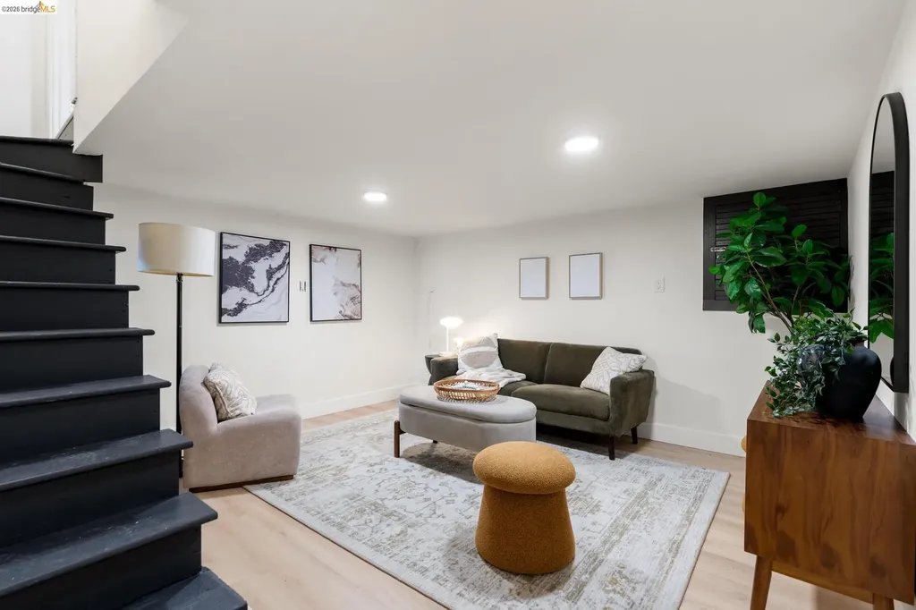 5521 Fremont Street Oakland CA 94608