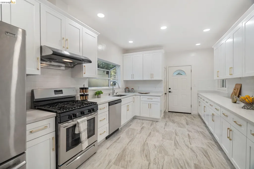 3006 High Street Oakland CA 94619