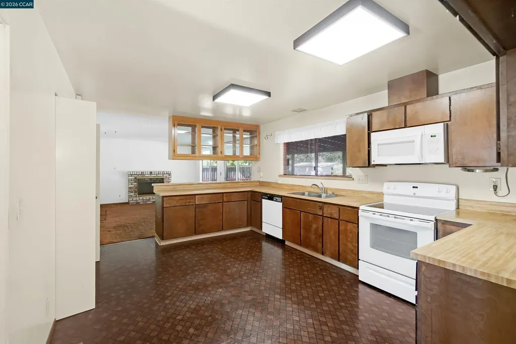 121 Violet Road Hercules CA 94547