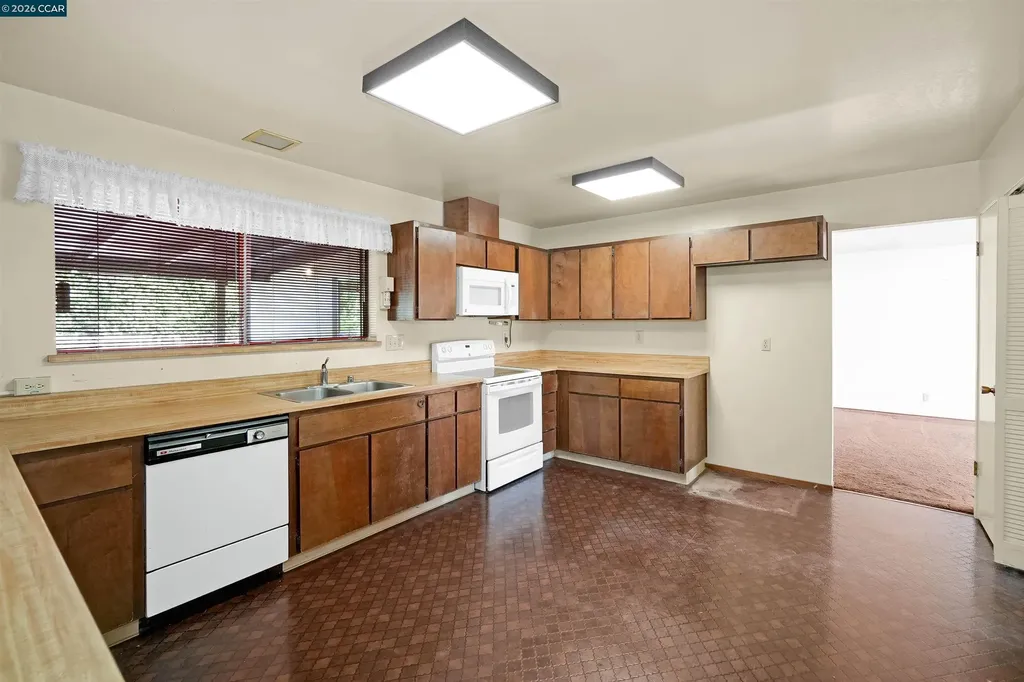 121 Violet Road Hercules CA 94547