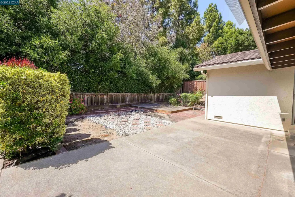 121 Violet Road Hercules CA 94547