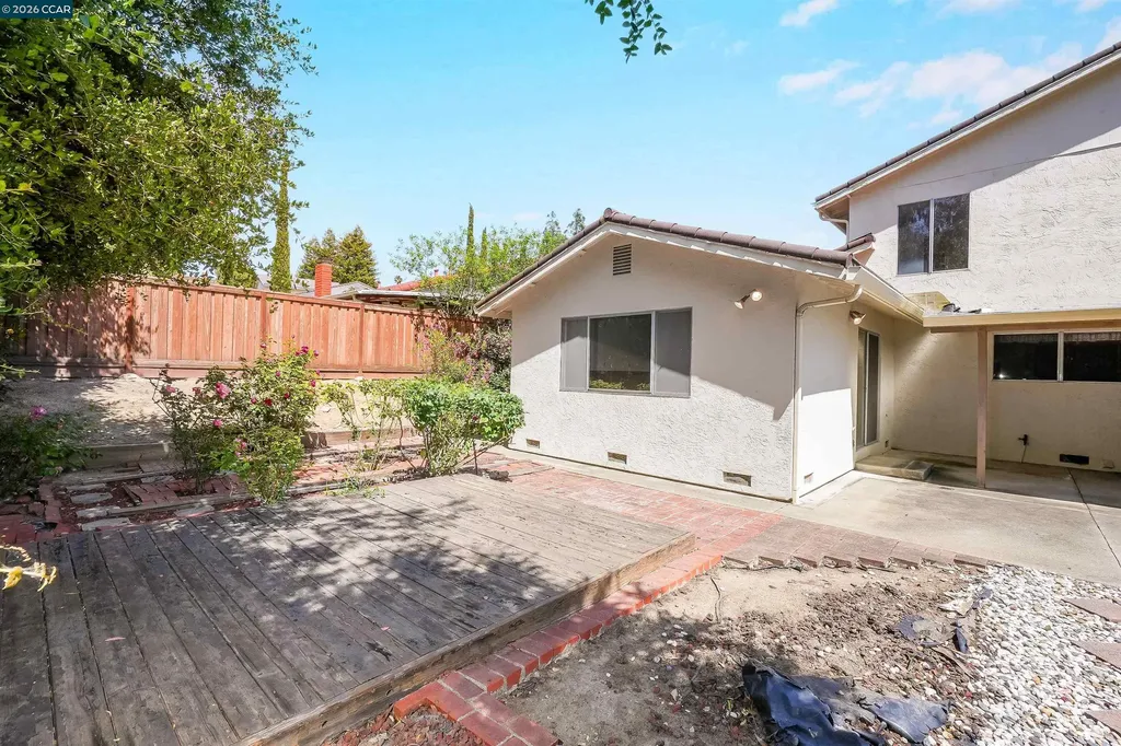 121 Violet Road Hercules CA 94547