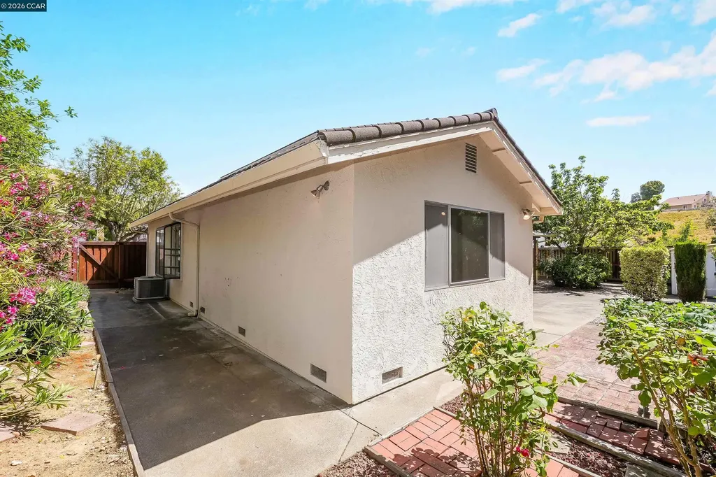 121 Violet Road Hercules CA 94547