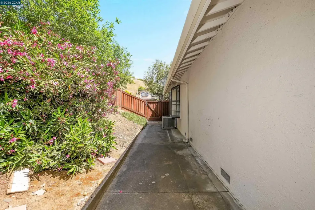 121 Violet Road Hercules CA 94547