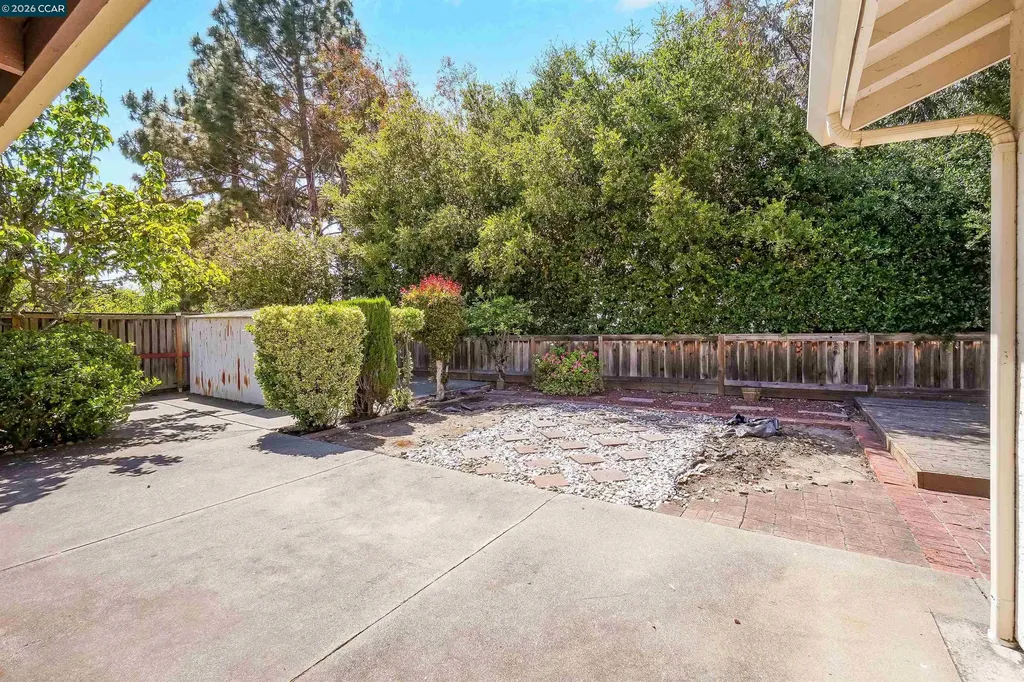 121 Violet Road Hercules CA 94547