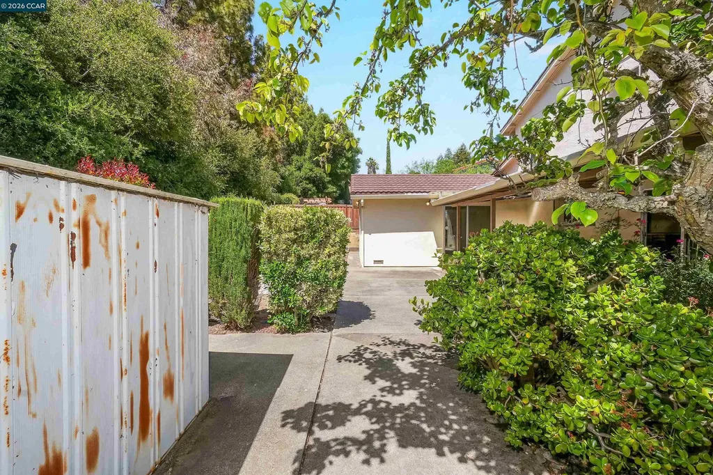 121 Violet Road Hercules CA 94547