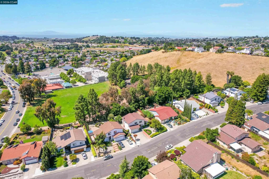 121 Violet Road Hercules CA 94547