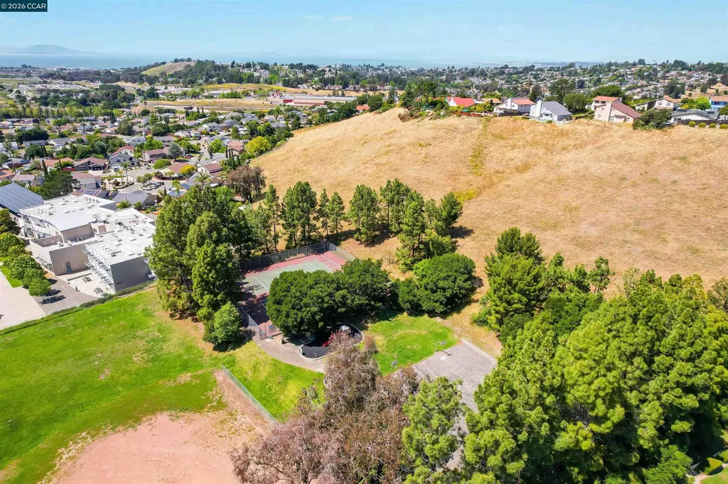 121 Violet Road Hercules CA 94547