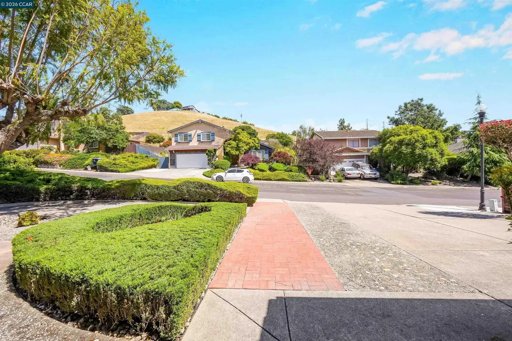 121 Violet Road Hercules CA 94547