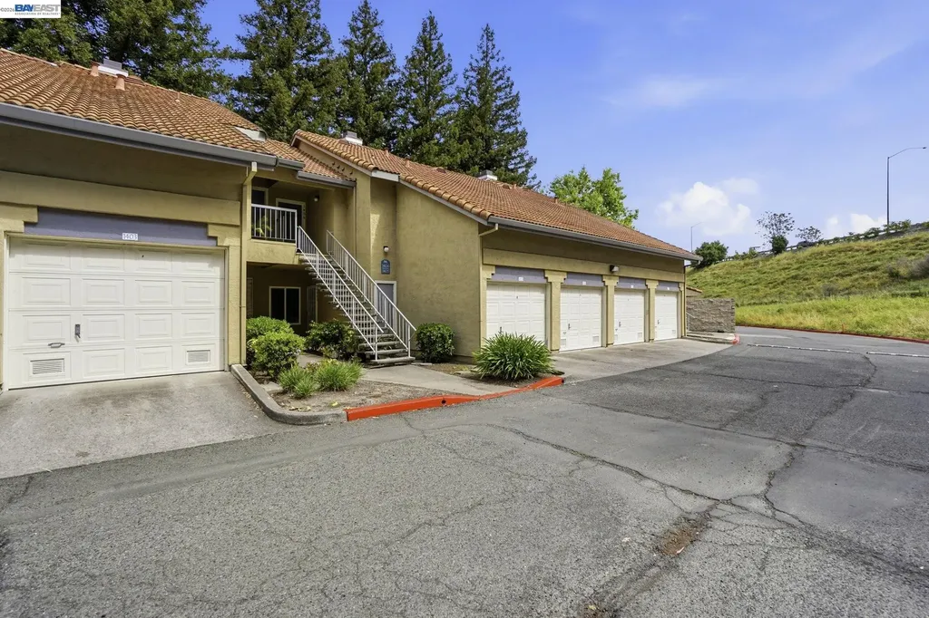 1405 Forest Run Hercules CA 94547