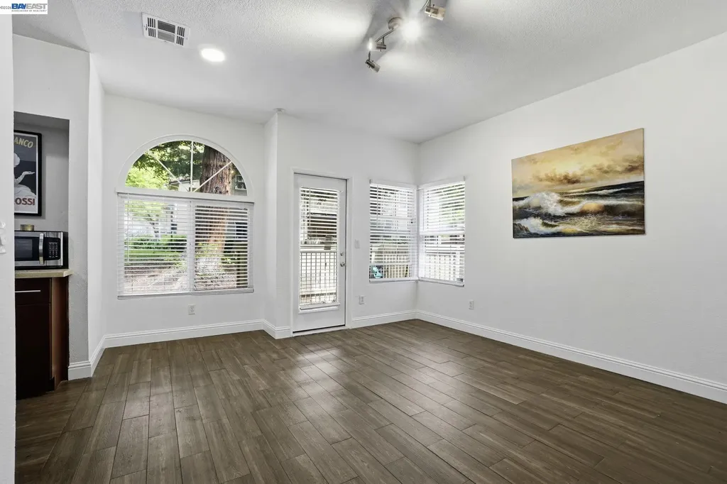 1405 Forest Run Hercules CA 94547
