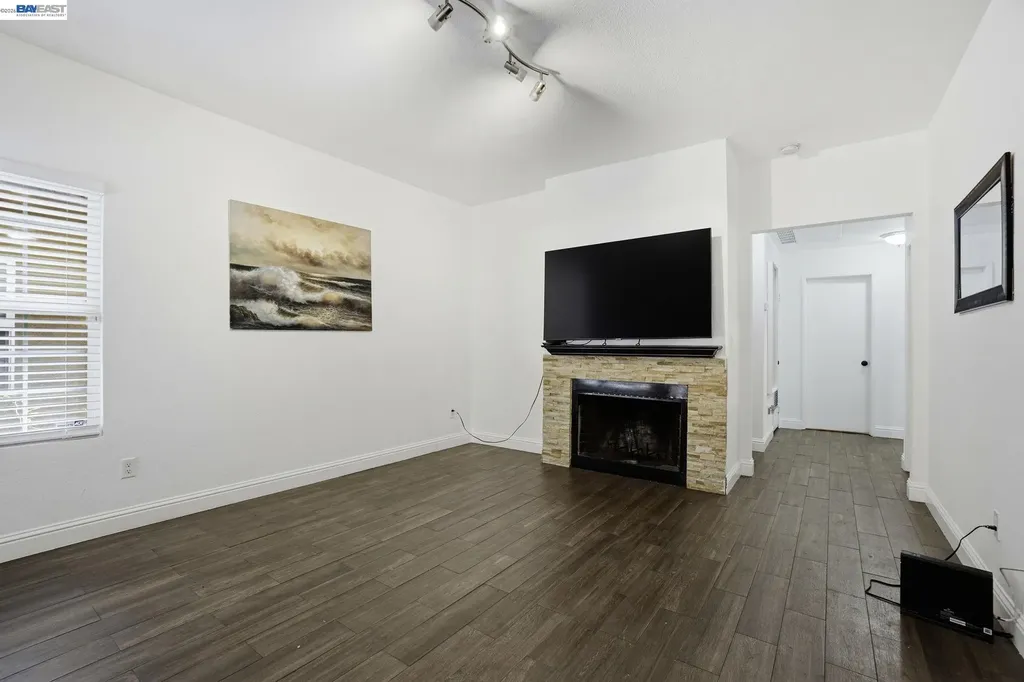 1405 Forest Run Hercules CA 94547
