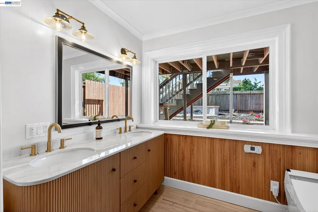 552 Haight Avenue Alameda CA 94501