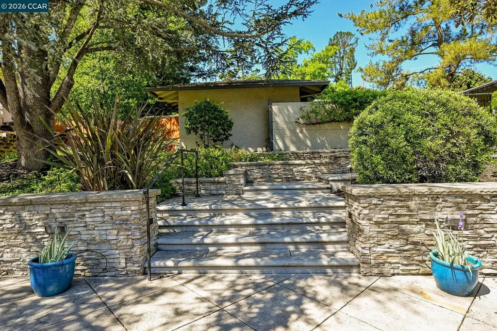 4 Burnt Oak Circle Lafayette CA 94549
