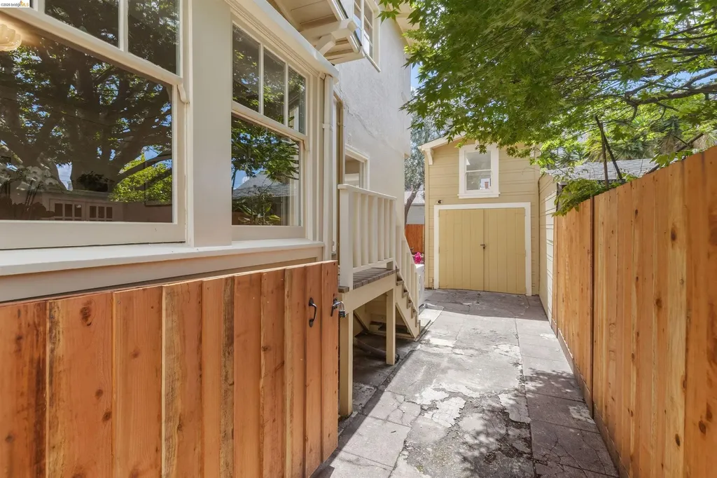 389 38th Street Oakland CA 94609