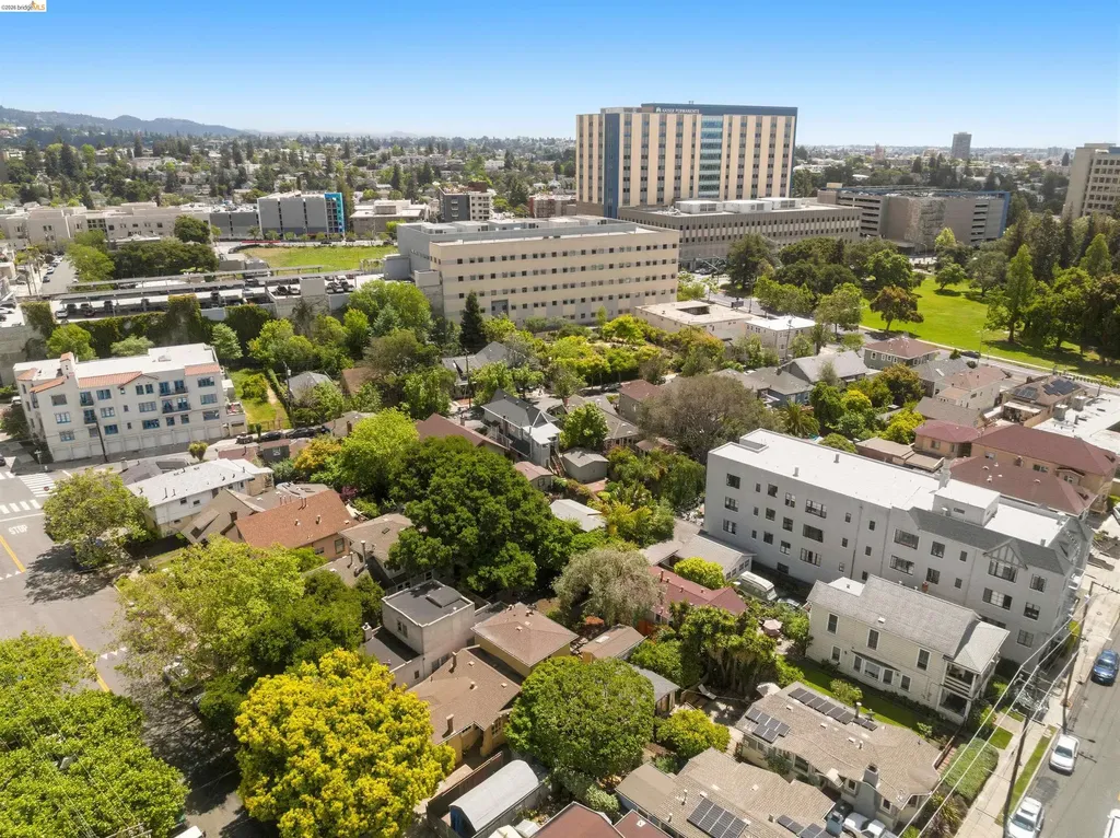 389 38th Street Oakland CA 94609