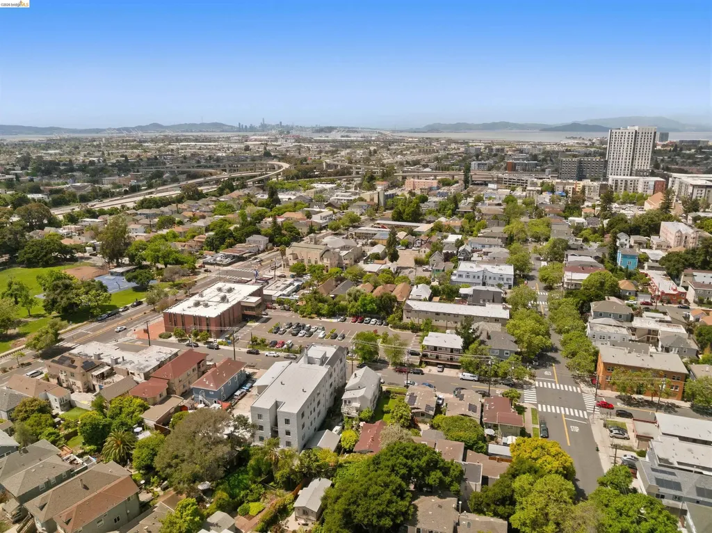389 38th Street Oakland CA 94609