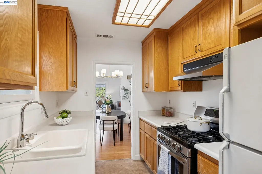 3287 Briggs Avenue Alameda CA 94501