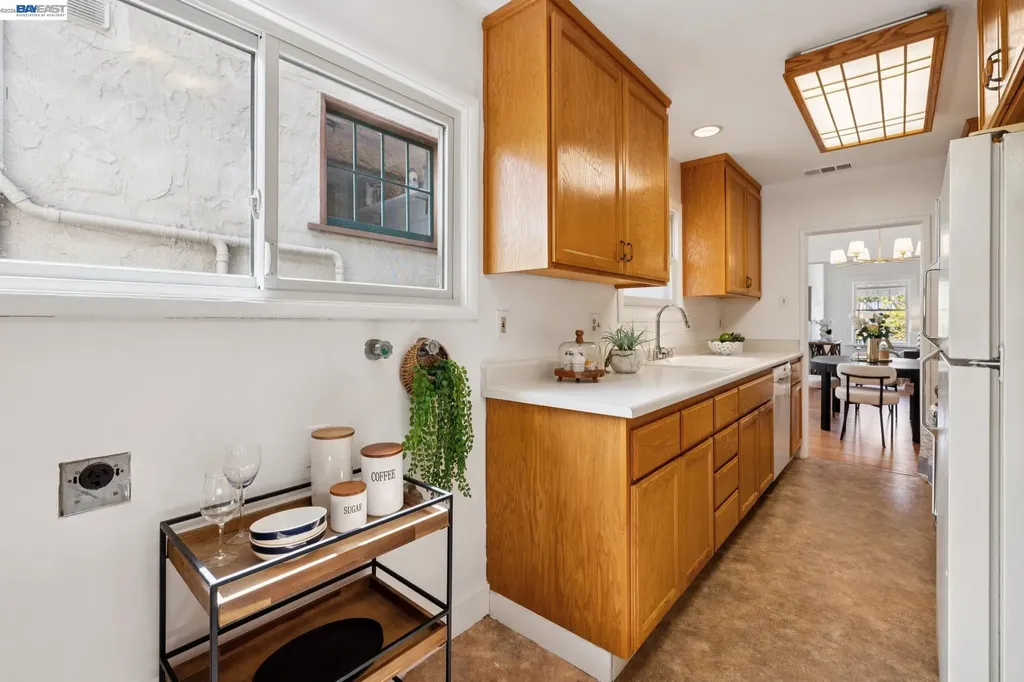 3287 Briggs Avenue Alameda CA 94501