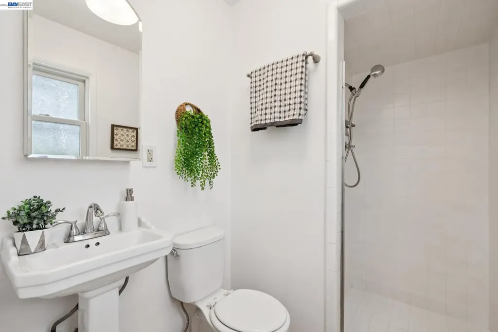 3287 Briggs Avenue Alameda CA 94501