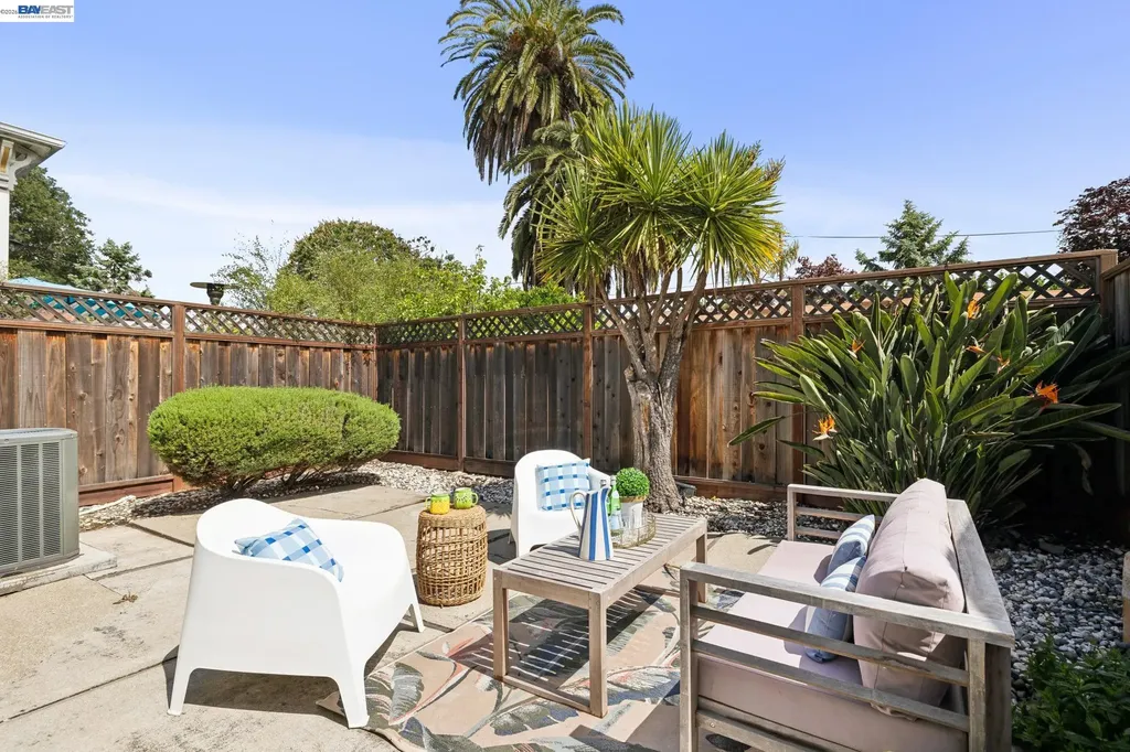 3287 Briggs Avenue Alameda CA 94501