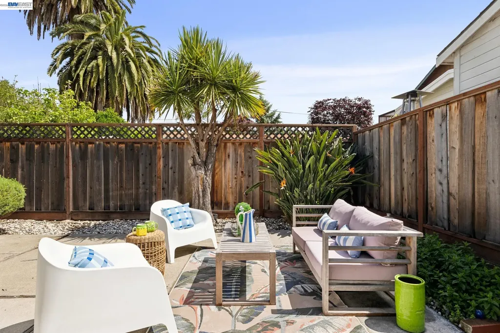 3287 Briggs Avenue Alameda CA 94501
