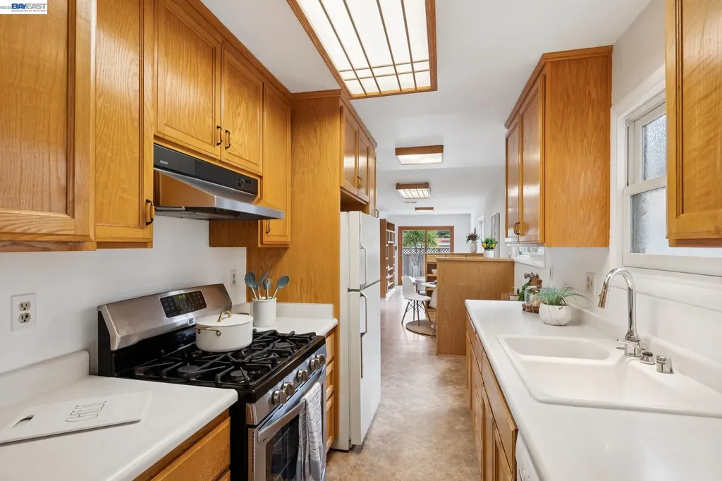 3287 Briggs Avenue Alameda CA 94501