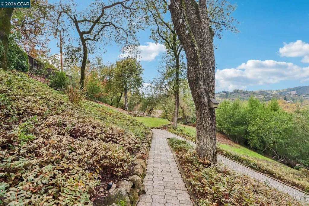 858 Mountain View Drive Lafayette CA 94549
