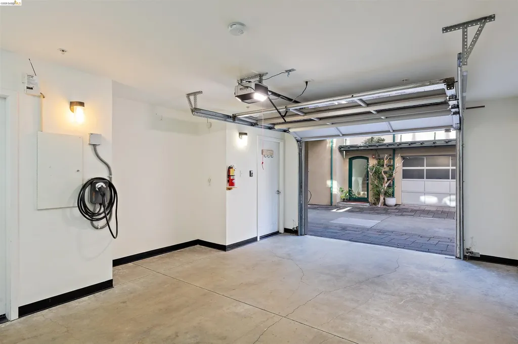 6555 Shattuck Avenue Oakland CA 94609