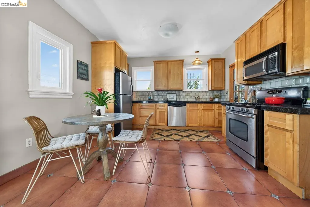 594 55th Street Oakland CA 94609