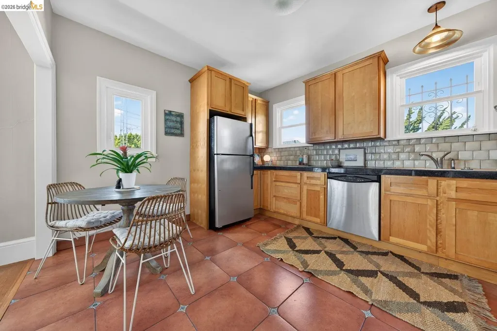 594 55th Street Oakland CA 94609