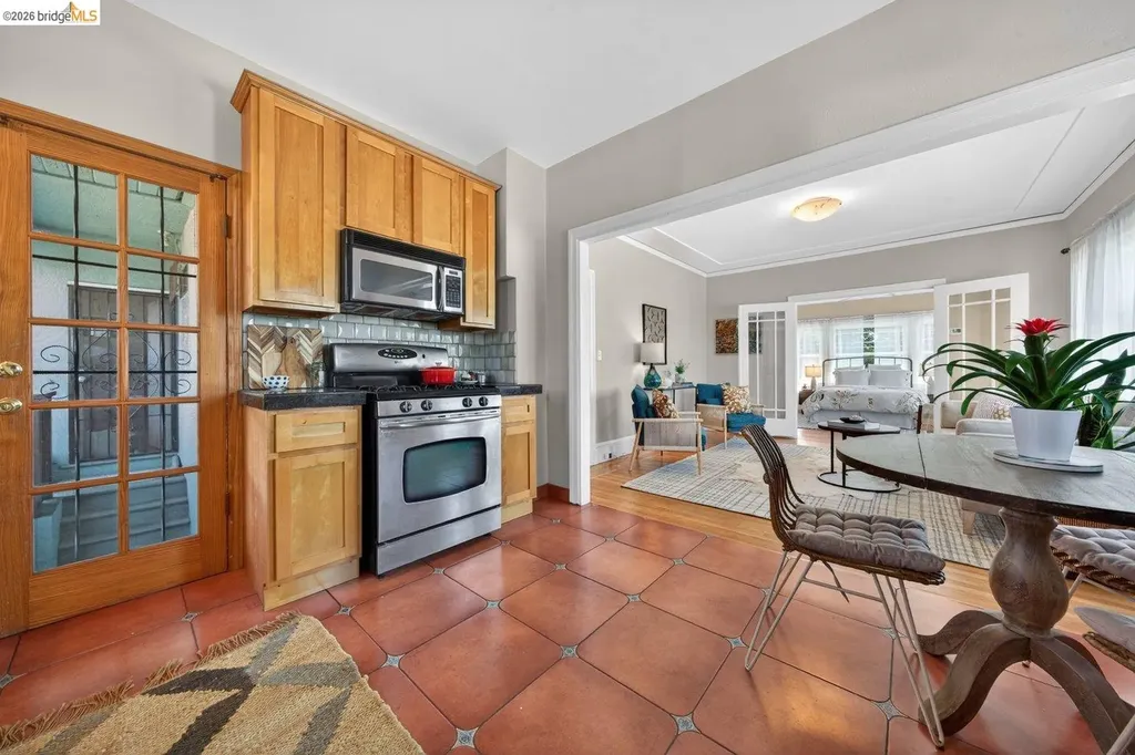 594 55th Street Oakland CA 94609