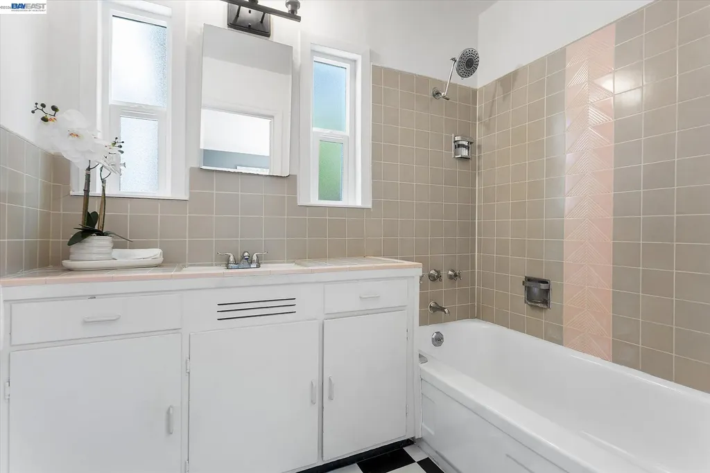 2114 Marin Avenue Berkeley CA 94707