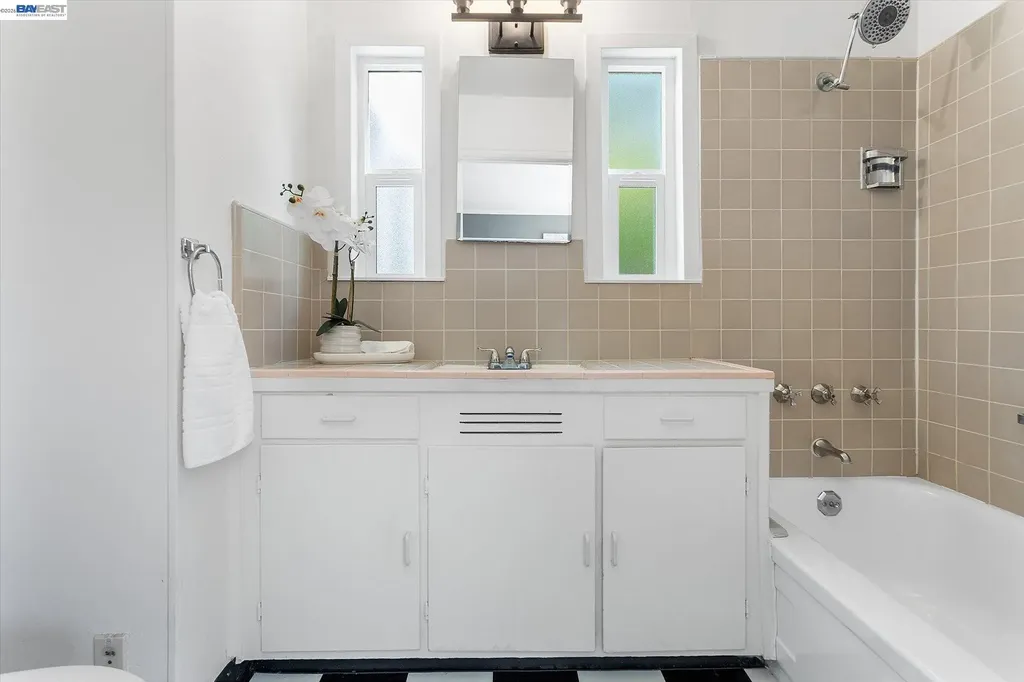 2114 Marin Avenue Berkeley CA 94707