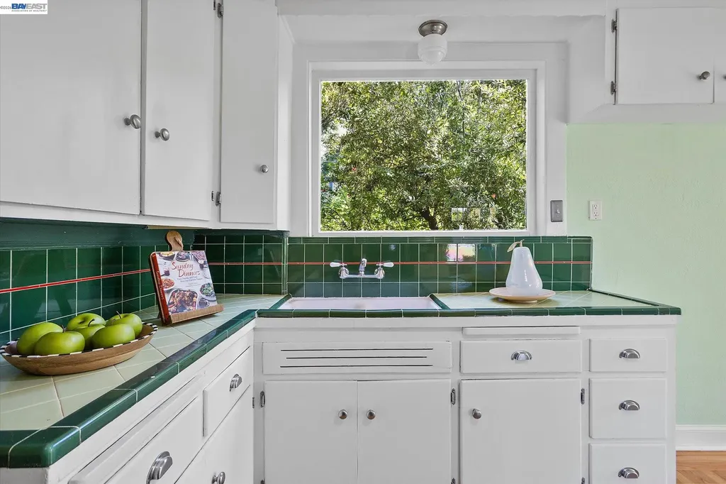 2114 Marin Avenue Berkeley CA 94707
