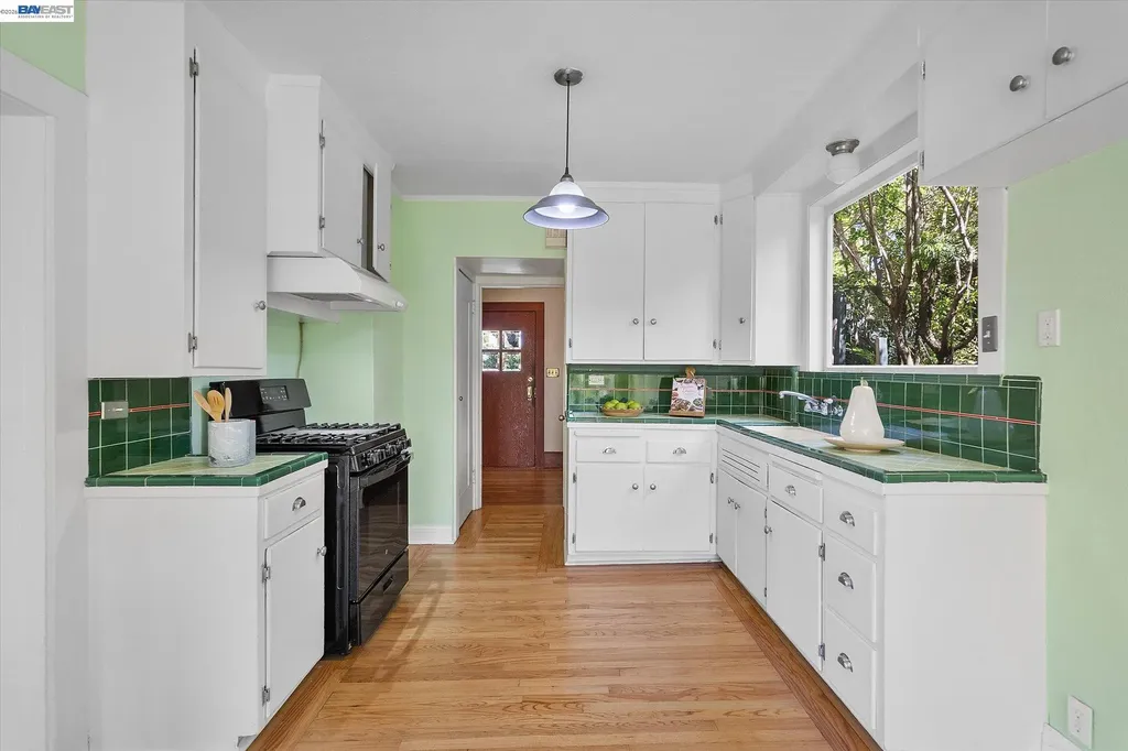 2114 Marin Avenue Berkeley CA 94707