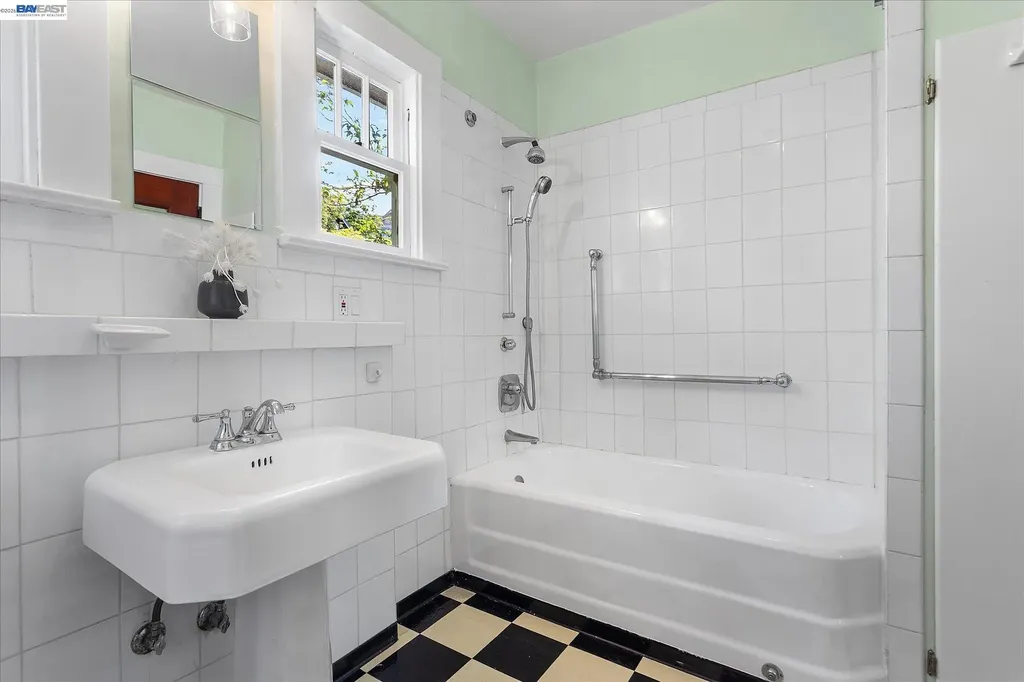 2114 Marin Avenue Berkeley CA 94707