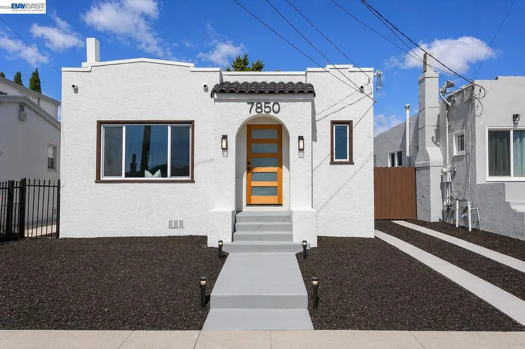 7850 Lockwood Street Oakland CA 94621