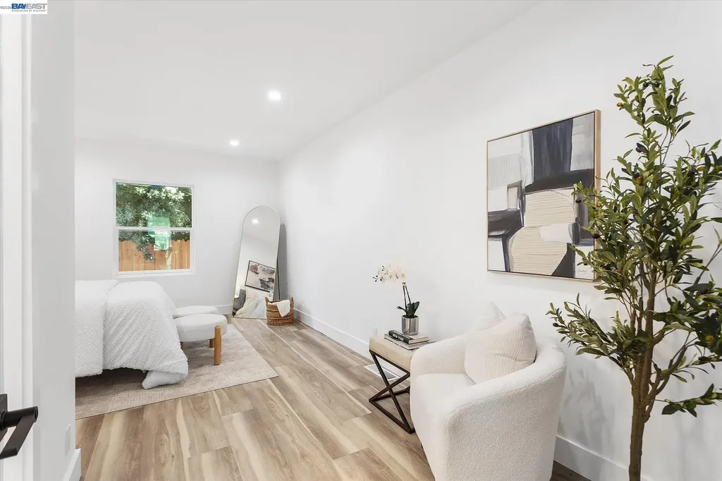 7850 Lockwood Street Oakland CA 94621