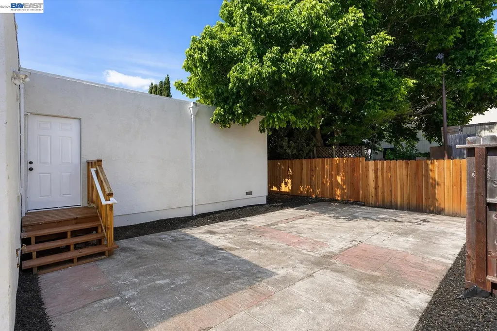 7850 Lockwood Street Oakland CA 94621
