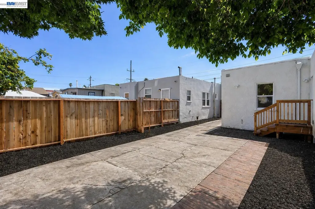 7850 Lockwood Street Oakland CA 94621