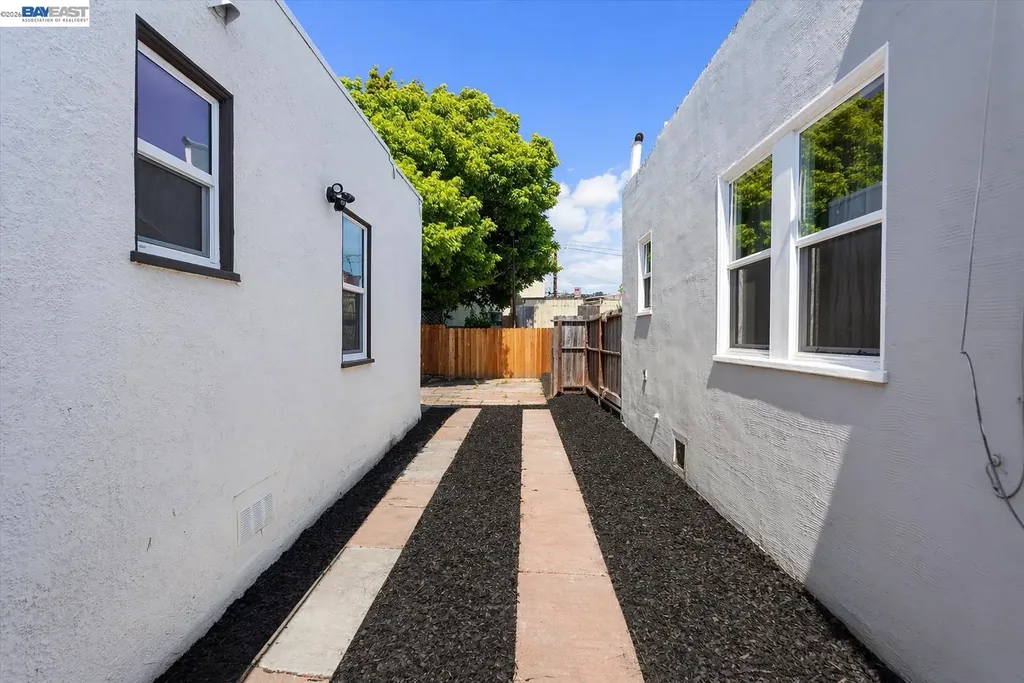 7850 Lockwood Street Oakland CA 94621