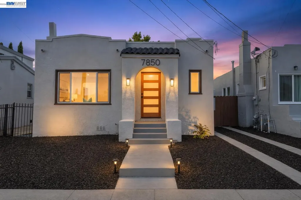 7850 Lockwood Street Oakland CA 94621