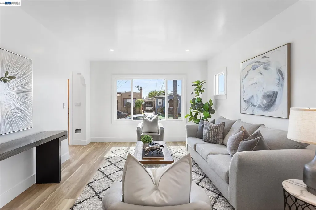 7850 Lockwood Street Oakland CA 94621