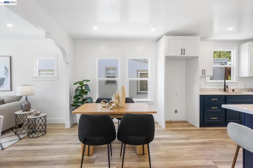7850 Lockwood Street Oakland CA 94621