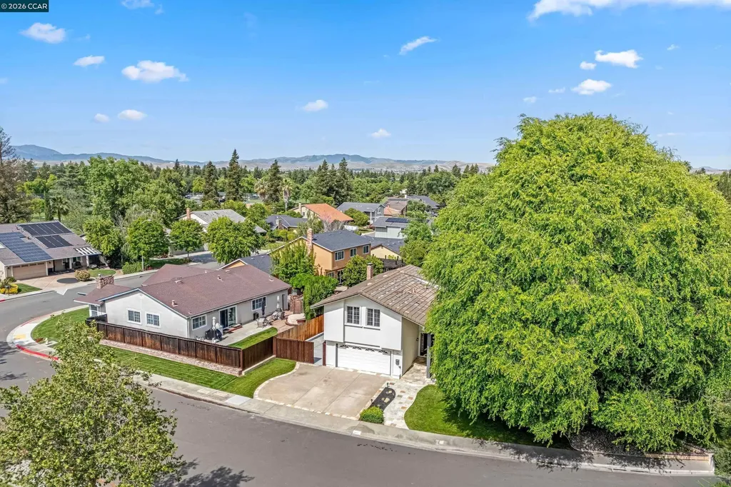 2411 Skylark Way Pleasanton CA 94566