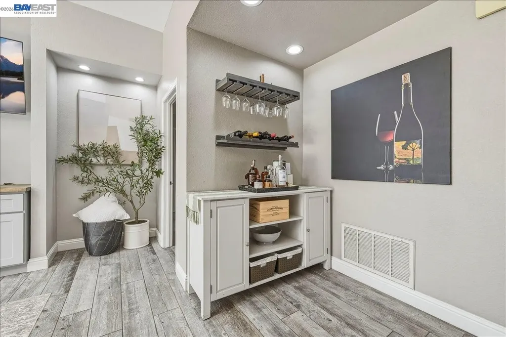 2377 College Avenue Livermore CA 94550