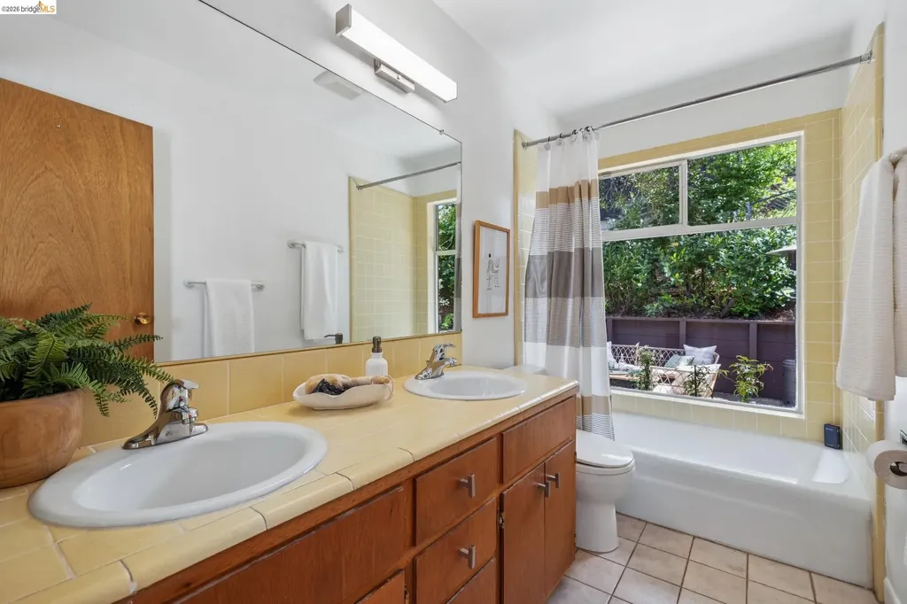 3560 Dwight Way Berkeley CA 94704