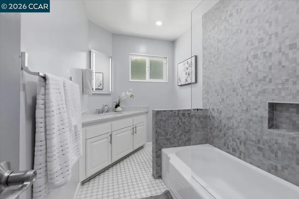 125 Elysian Fields Drive Oakland CA 94605