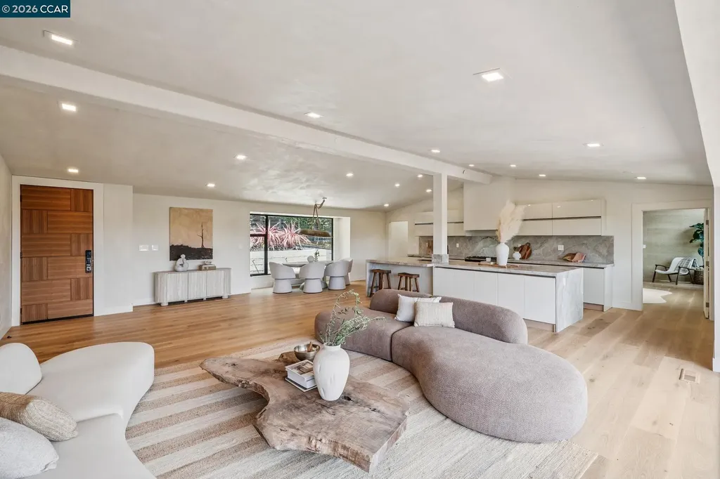 205 Crestview Drive Orinda CA 94563